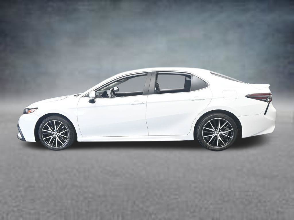 Used 2024 Toyota Camry SE w/ Convenience Package FWD image 2
