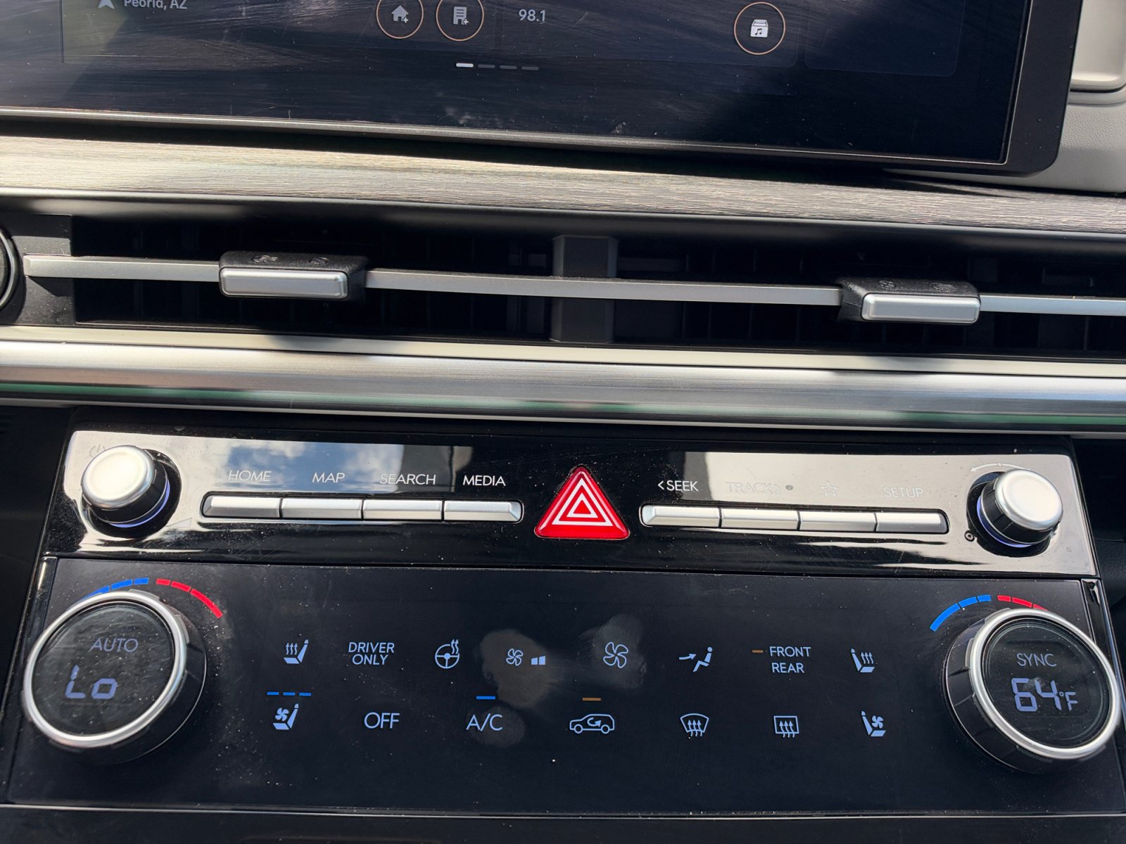 Certified 2025 Hyundai Santa Fe Limited FWD image 11