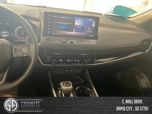 Used 2026 Nissan Rogue SL AWD/4WD image 9