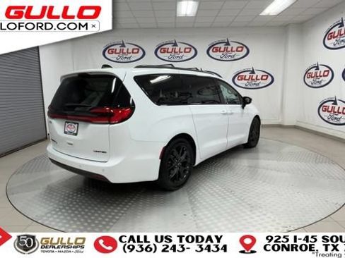 Used 2024 Chrysler Pacifica Limited w/ S Appearance Package FWD image 8
