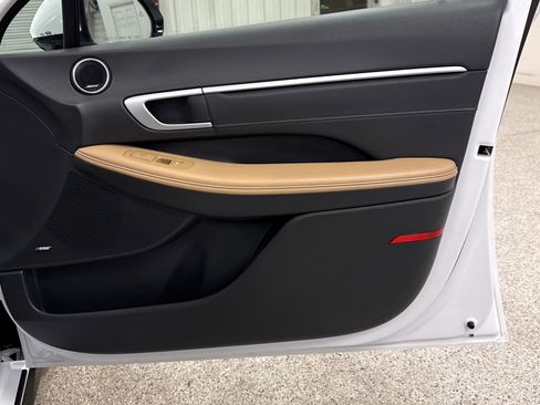 Used 2025 Hyundai Sonata Limited image 21