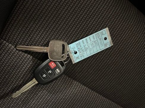 Used 2015 Toyota Corolla S FWD image 37