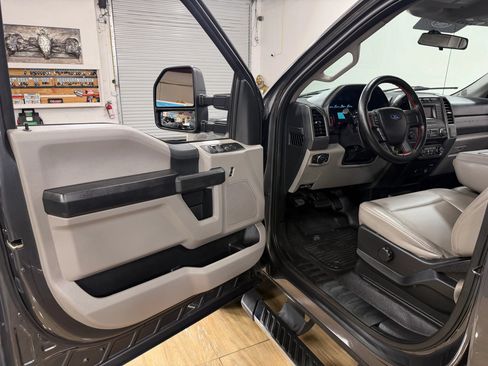 Used 2017 Ford F250 XL w/ STX Appearance Package AWD/4WD image 12