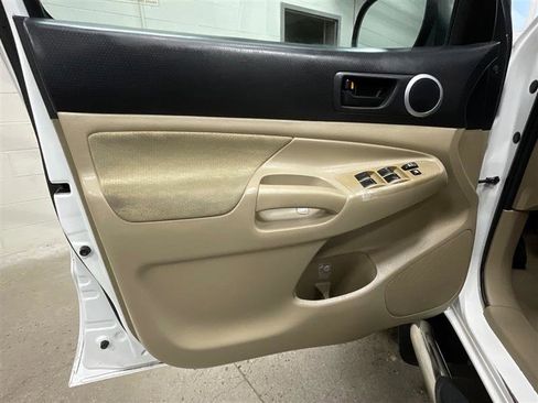 Used 2010 Toyota Tacoma PreRunner image 10