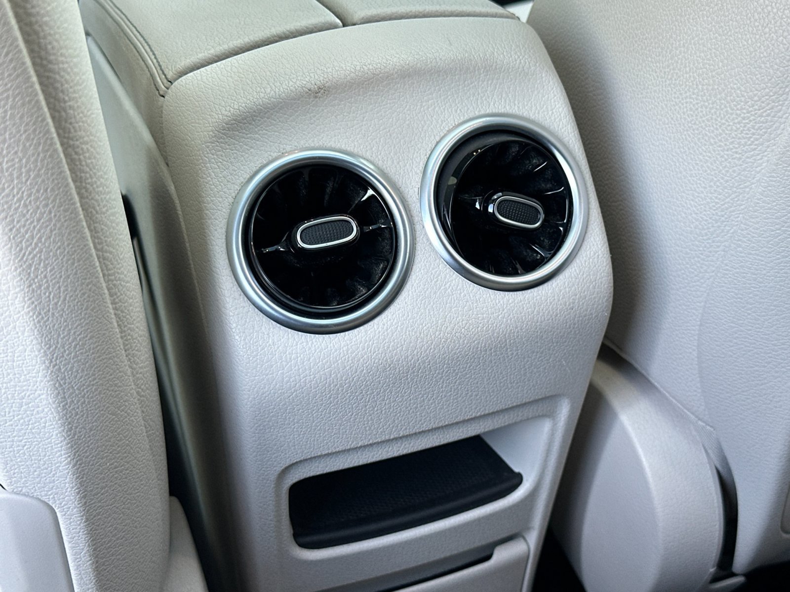 Used 2023 Mercedes-Benz GLB 250 image 13