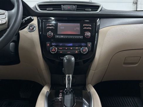 Used 2016 Nissan Rogue SV AWD/4WD image 24