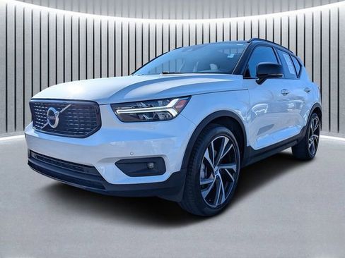 Used 2021 Volvo XC40 T5 R-Design w/ Protection Package Premier image 7