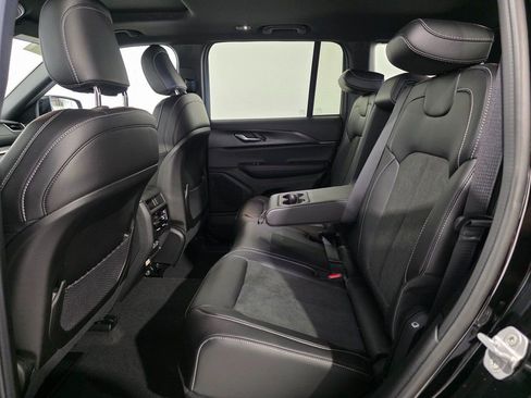 New 2025 Jeep Grand Cherokee Altitude AWD/4WD image 22