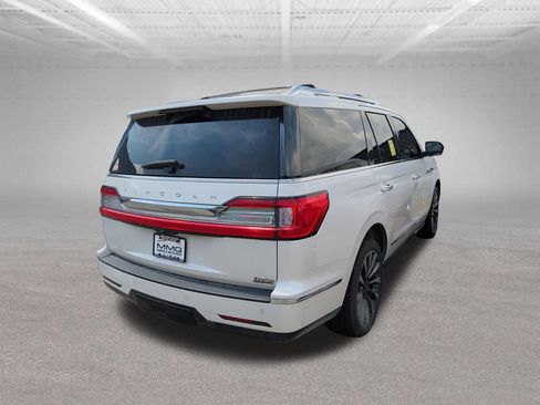 Used 2018 Lincoln Navigator Select w/ Technology Package RWD image 18