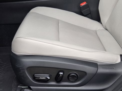 Certified 2025 Lexus UX 300h FWD image 33