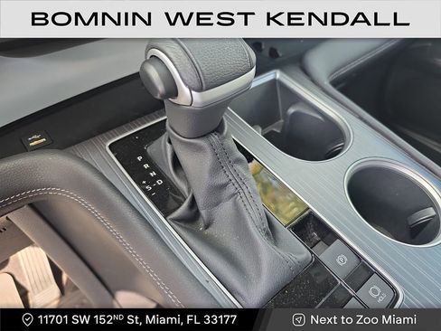 Used 2025 Toyota Sienna XLE image 21