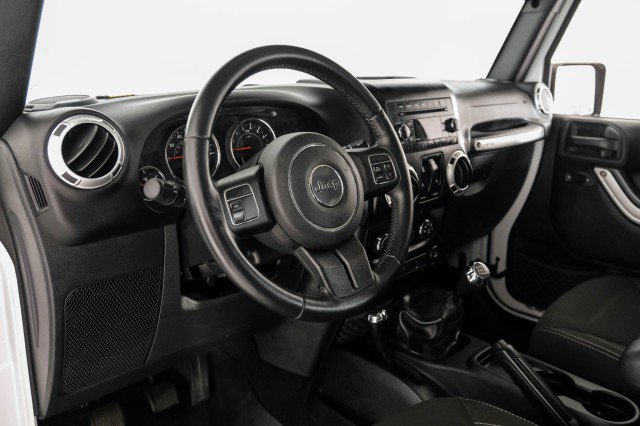 Used 2015 Jeep Wrangler Sahara AWD/4WD image 11