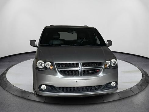 Used 2017 Dodge Grand Caravan GT image 2