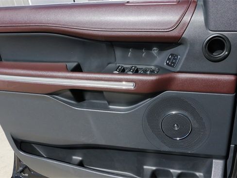 Used 2024 Ford Expedition Limited image 21