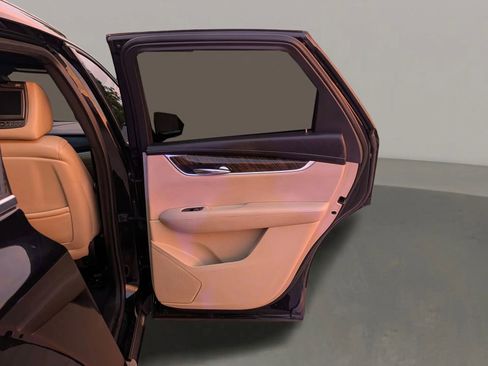 Used 2017 Cadillac XT5 FWD image 33