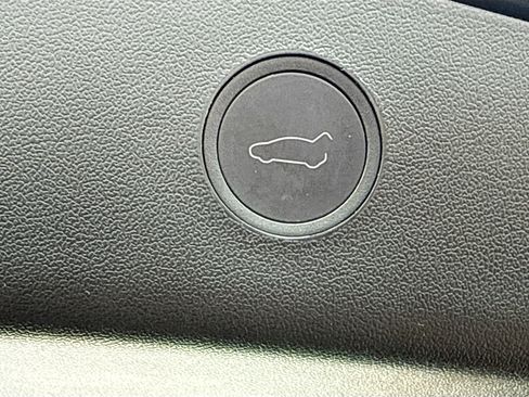 Used 2023 Tesla Model 3 Standard Range image 12