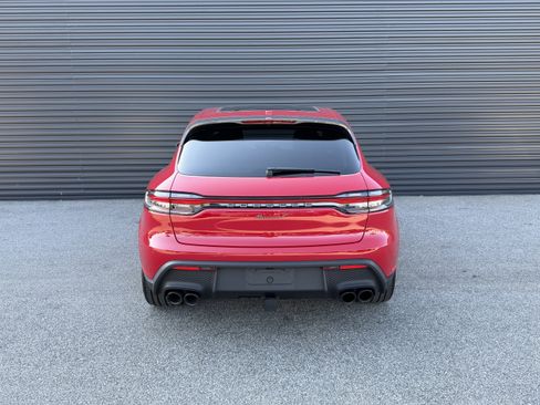 Certified 2025 Porsche Macan image 10