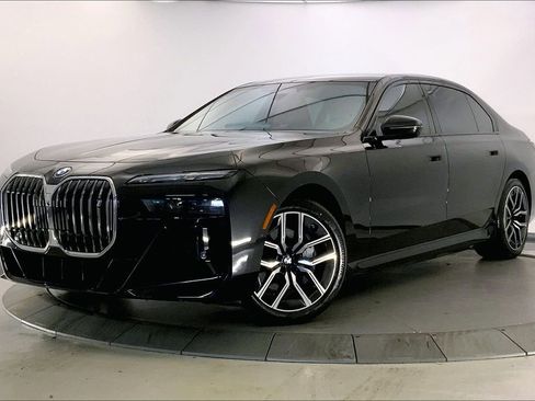 Certified 2023 BMW i7 xDrive60 w/ Executive Package 2 AWD/4WD image 11