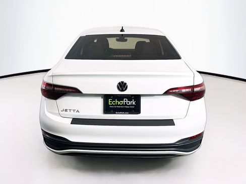 Used 2023 Volkswagen Jetta Sport image 7