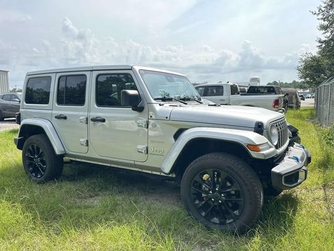 Used 2024 Jeep Wrangler Unlimited Sahara AWD/4WD image 11