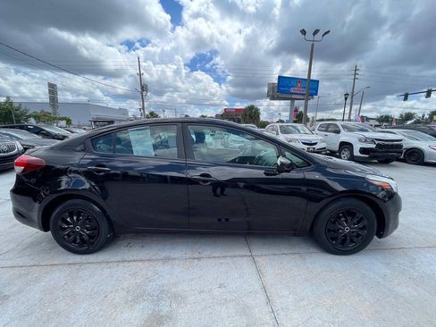 Used 2017 Kia Forte LX FWD image 9