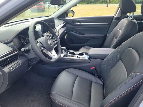 New 2025 Nissan Altima 2.5 SR w/ SR Premium Package image 16