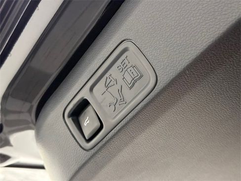 Used 2023 Lincoln Navigator L Reserve image 10