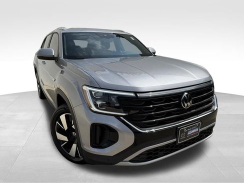 Used 2024 Volkswagen Atlas Cross Sport SE AWD/4WD image 2