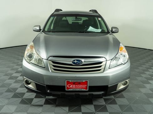 Used 2011 Subaru Outback 2.5i Premium image 2