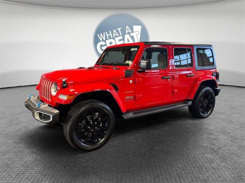 Used 2023 Jeep Wrangler Unlimited Sahara w/ Cold Weather Group image 8
