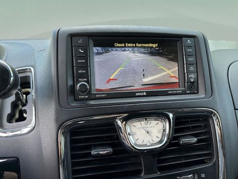 Used 2015 Chrysler Town & Country S w/ Driver Convenience Group FWD image 25