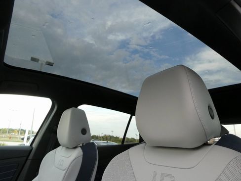 New 2025 Volkswagen ID.4 Pro S image 31