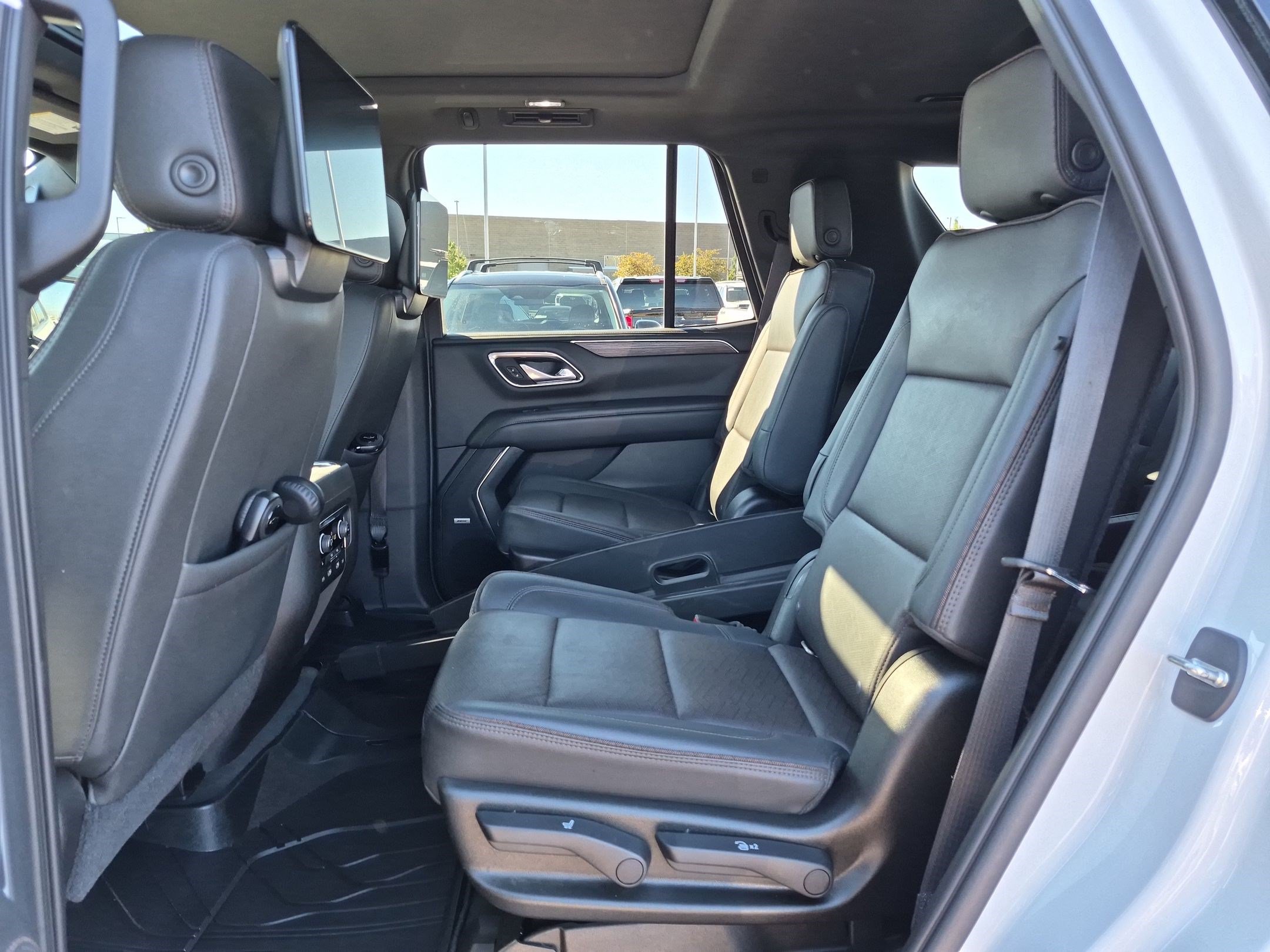 Used 2021 Chevrolet Tahoe High Country w/ Premium Package AWD/4WD image 27