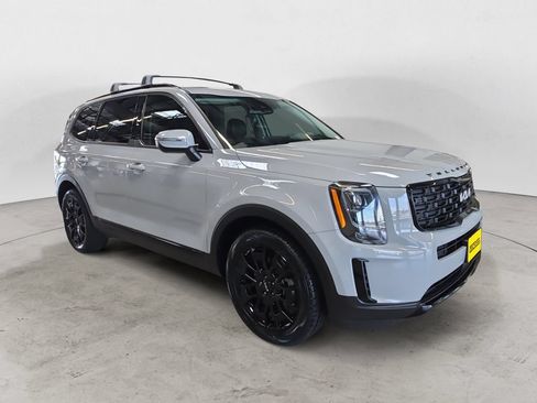 Used 2022 Kia Telluride EX w/ EX Premium Package AWD/4WD image 3