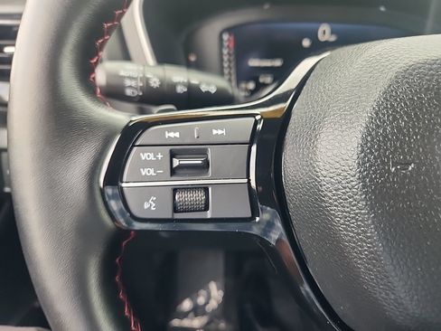 Used 2025 Honda Pilot Black Edition image 19