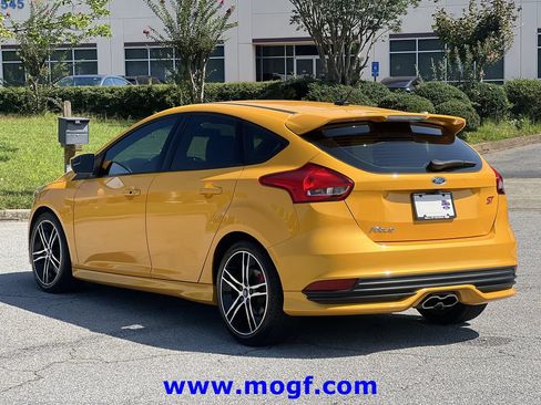 Used 2016 Ford Focus ST w/ Equipment Group 402A FWD image 2