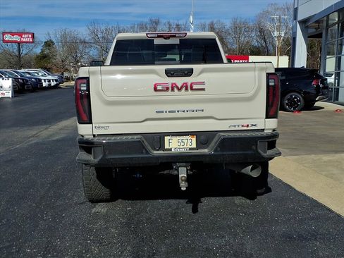 Used 2026 GMC Sierra 2500 AT4X image 5