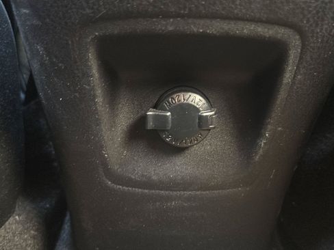 Used 2016 Toyota RAV4 LE AWD/4WD image 19