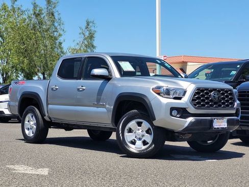 Certified 2022 Toyota Tacoma TRD Off-Road AWD/4WD image 2