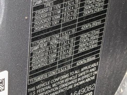 Used 2020 Jaguar F-PACE Premium image 22