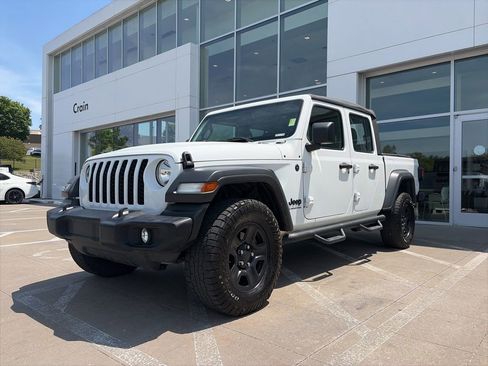 Used 2022 Jeep Gladiator Sport AWD/4WD image 3