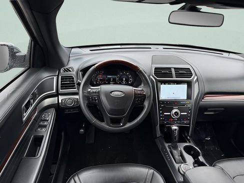 Used 2018 Ford Explorer Platinum image 7