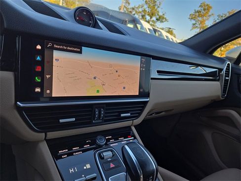 Used 2023 Porsche Cayenne image 10