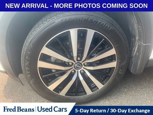 Used 2024 Nissan Pathfinder Platinum w/ Black Appearance Package AWD/4WD image 13