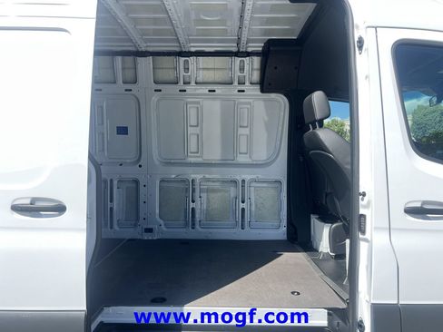 Used 2025 Mercedes-Benz Sprinter 2500 image 20
