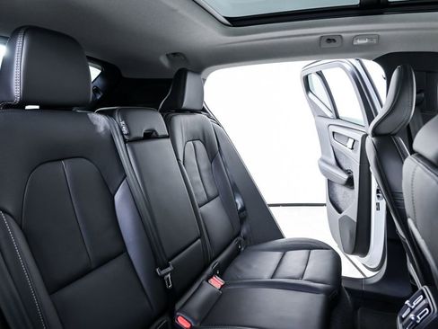 Certified 2025 Volvo XC40 B5 Core image 23