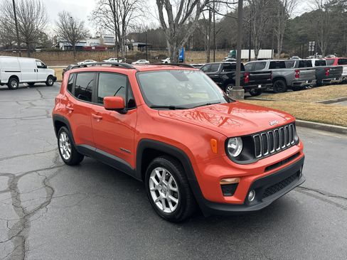 Used 2019 Jeep Renegade Latitude image 3