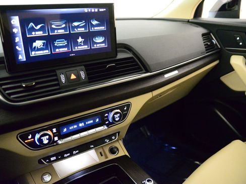 Certified 2024 Audi Q5 2.0T Premium w/ Convenience Package image 29