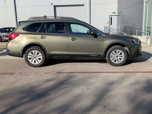 Used 2018 Subaru Outback 2.5i Premium image 11