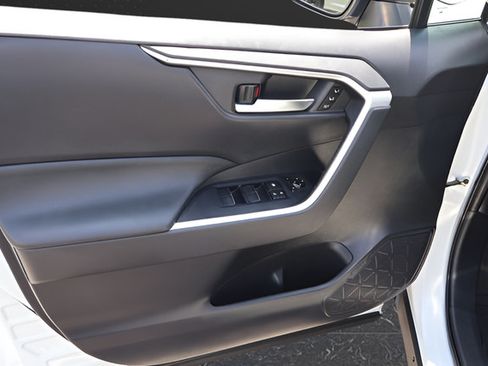Used 2021 Toyota RAV4 XLE Premium FWD image 12